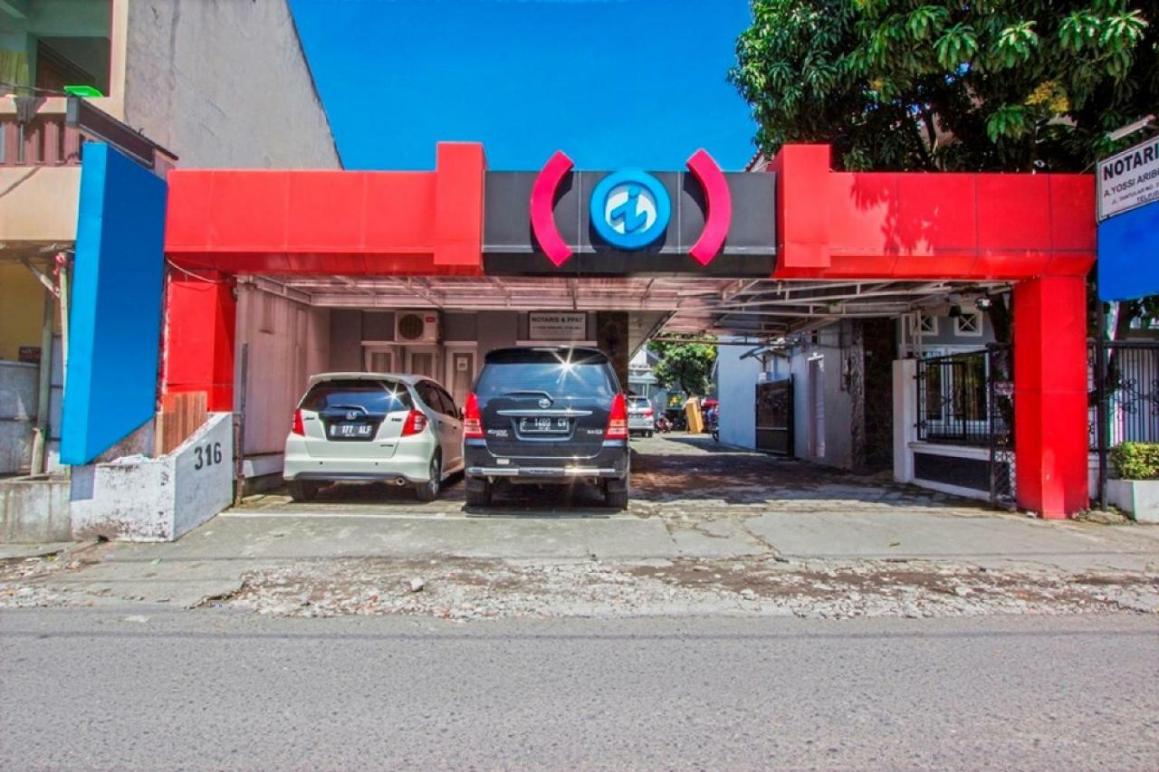 Hotel Reddoorz Near Gejayan Kejayan Exterior foto